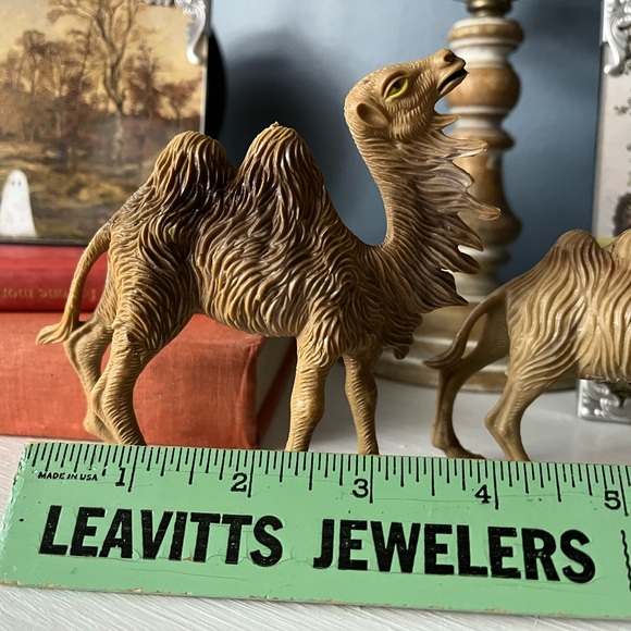 2 plastic nativity camels made in Italy Christmas manger - Picture 7 of 14